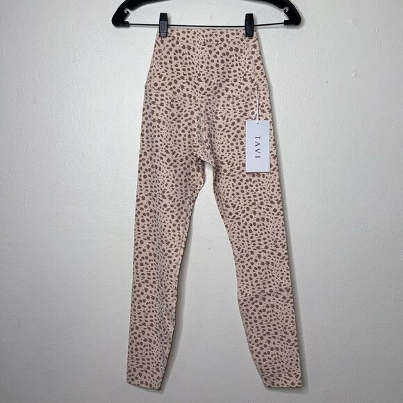 TAVI High Waisted 7/8 Tight in Dune Lynx Size XS - Picture 4 of 9